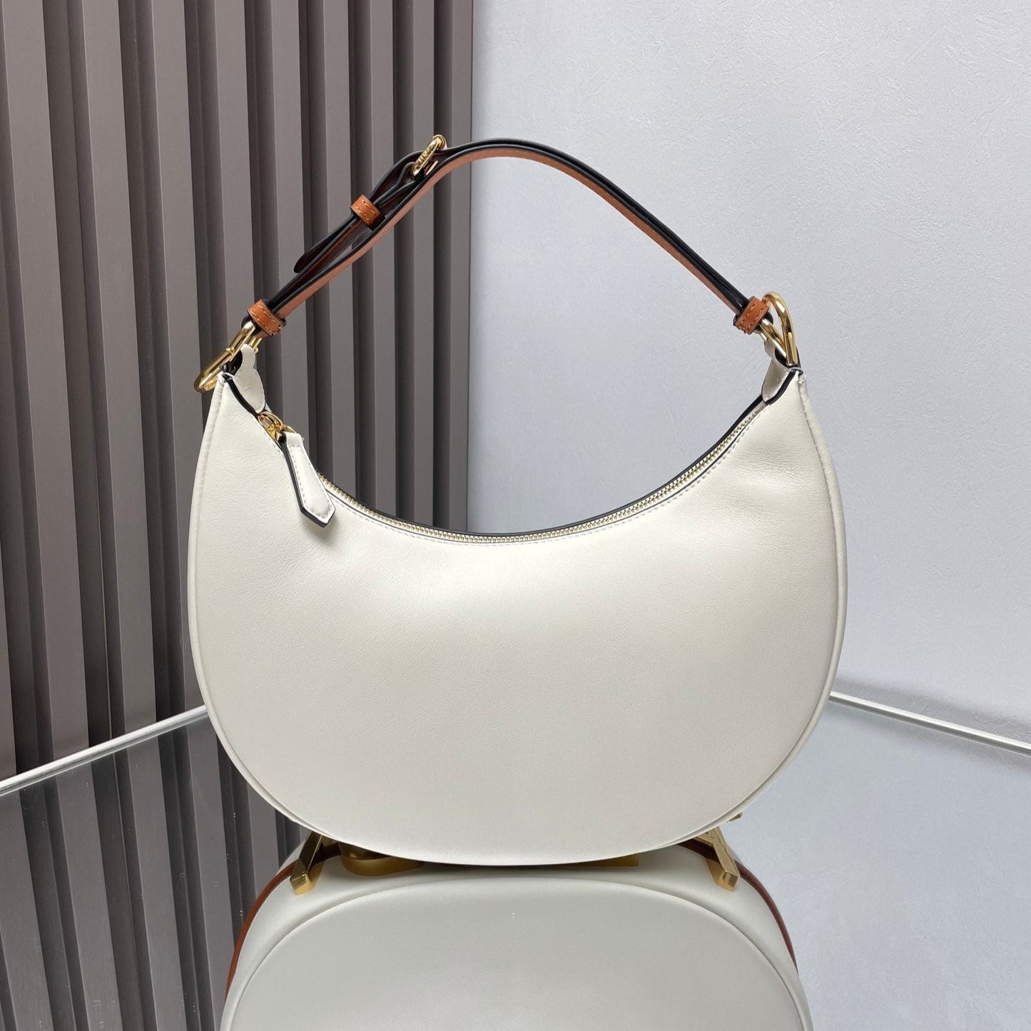 Luxury FendiFENDIGRAPHY MEDIUM 29 IN WHITE AND ORANGE TRIM SMOOTH LAMBSKIN GOLD HARDWARE