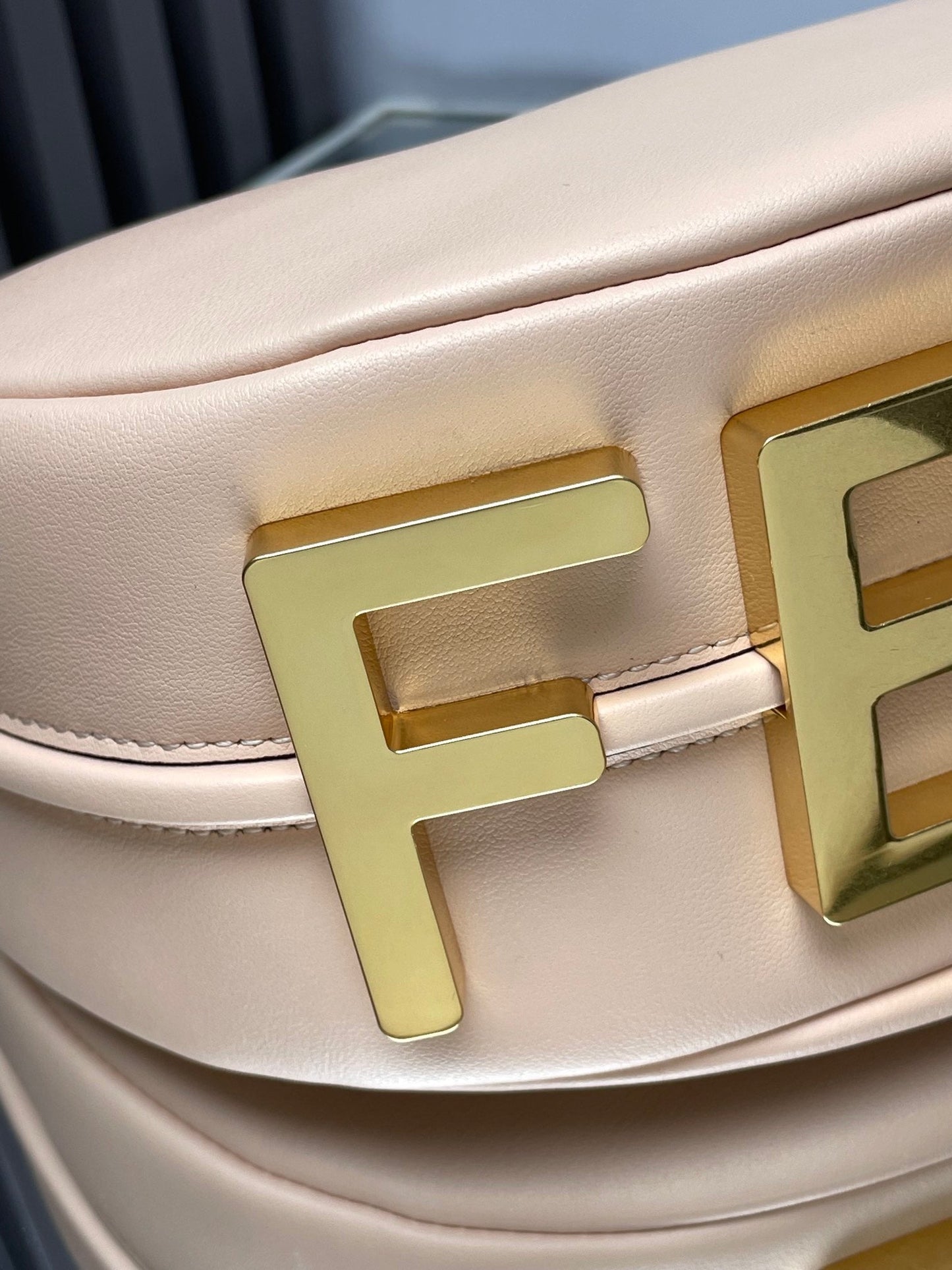 Luxury FendiFENDIGRAPHY MEDIUM 29 IN BISQUE SMOOTH LAMBSKIN GOLD HARDWARE
