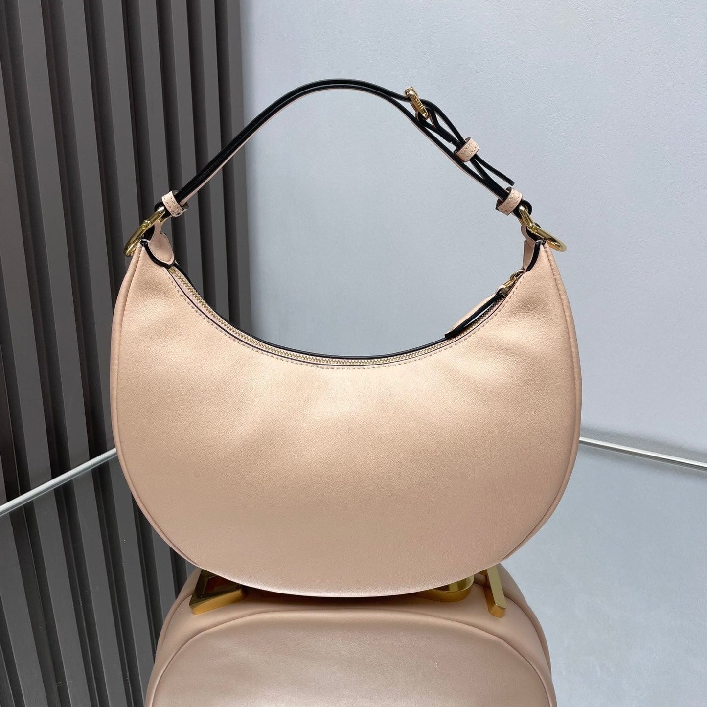 Luxury FendiFENDIGRAPHY MEDIUM 29 IN BISQUE SMOOTH LAMBSKIN GOLD HARDWARE