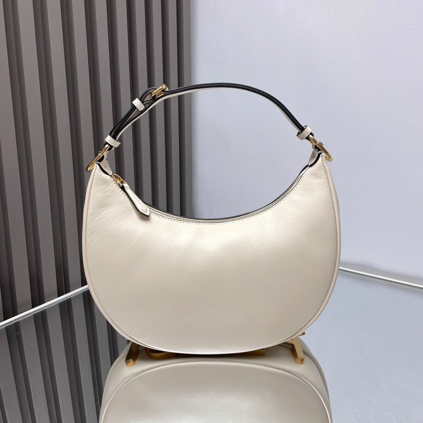 Luxury FendiFENDIGRAPHY MEDIUM 29 IN WHITE SMOOTH LAMBSKIN GOLD HARDWARE