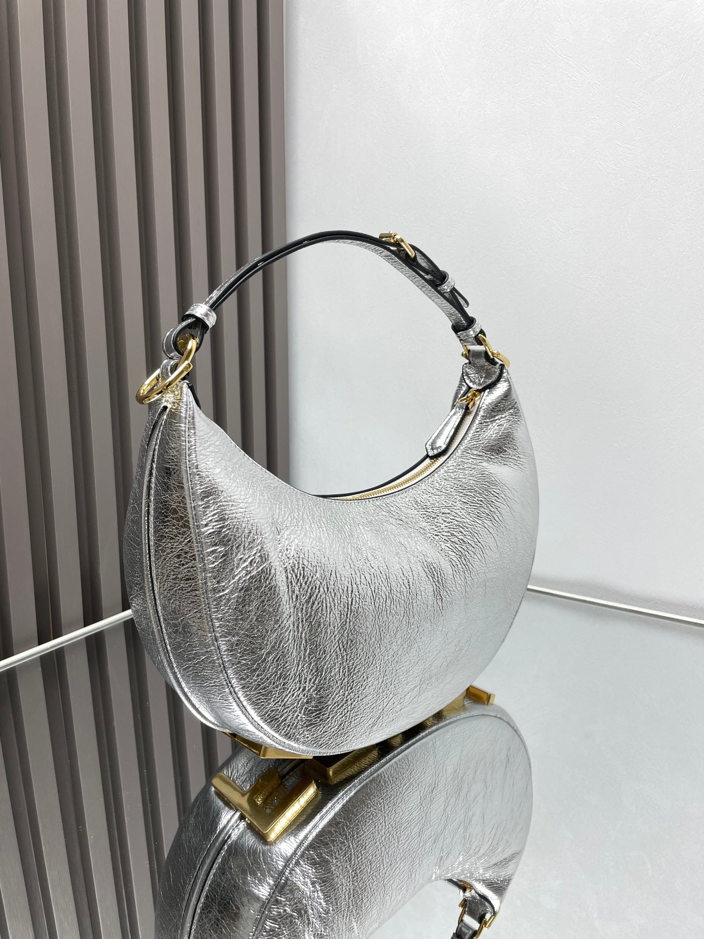 Luxury FendiFENDIGRAPHY MEDIUM 29 IN SILVER METALLIC SMOOTH LAMBSKIN GOLD HARDWARE