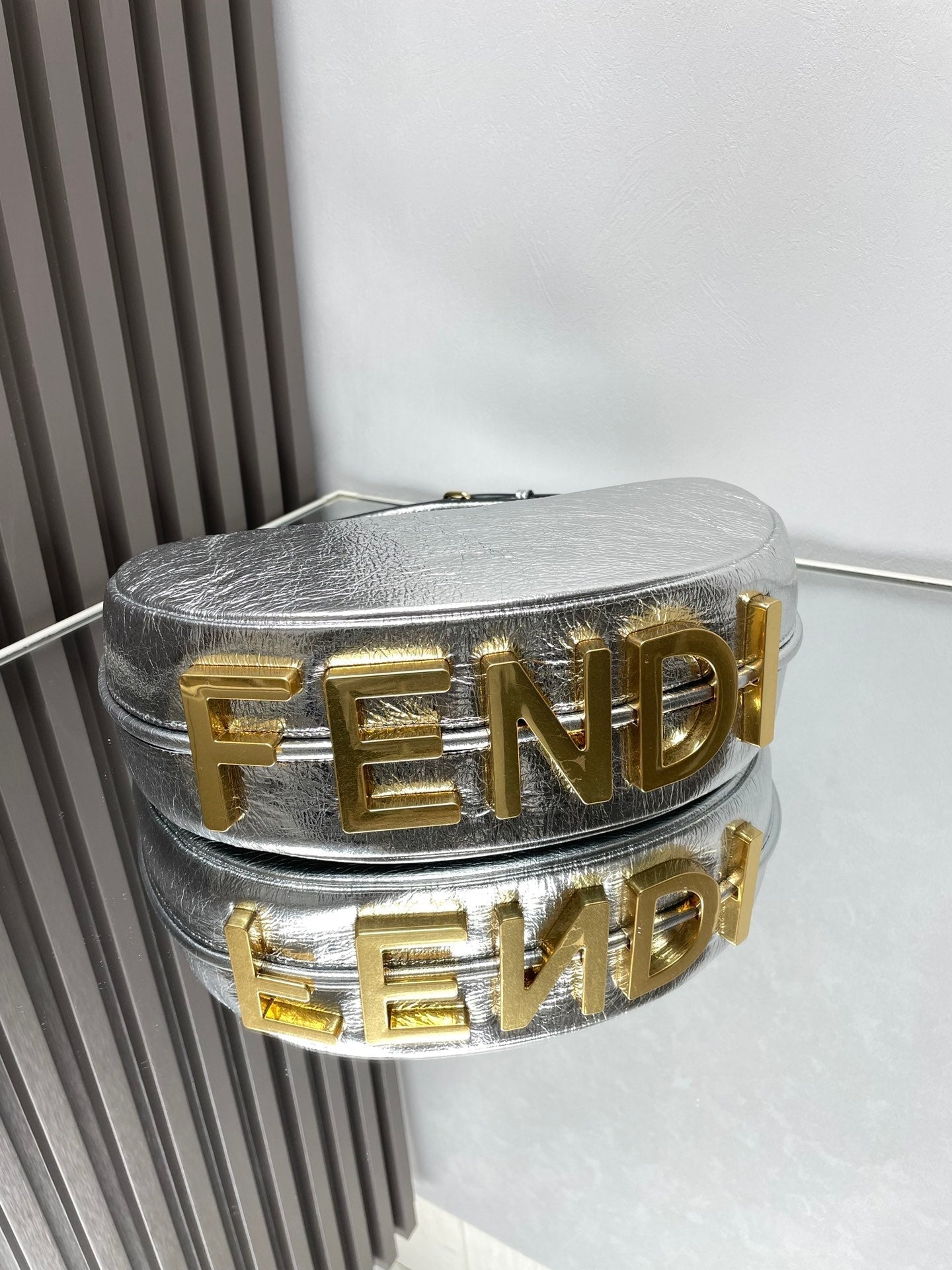 Luxury FendiFENDIGRAPHY MEDIUM 29 IN SILVER METALLIC SMOOTH LAMBSKIN GOLD HARDWARE