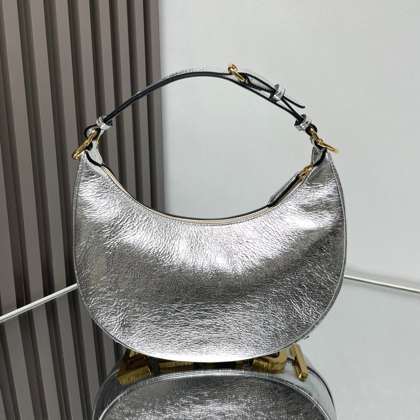 Luxury FendiFENDIGRAPHY MEDIUM 29 IN SILVER METALLIC SMOOTH LAMBSKIN GOLD HARDWARE