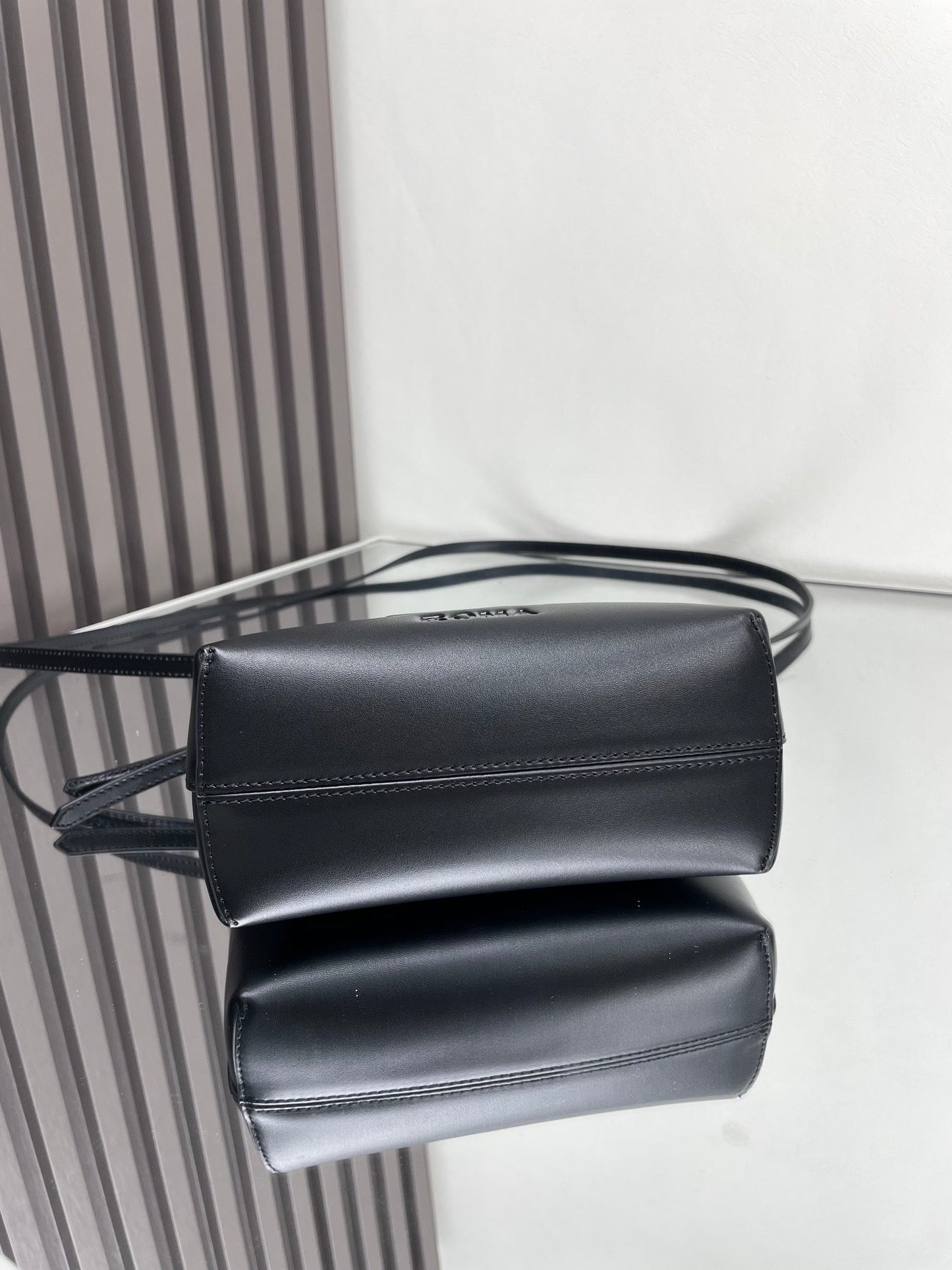 Luxury FendiBY THE WAY MINI 18 IN BLACK EMBOSSED CALFSKIN GOLD HARDWARE