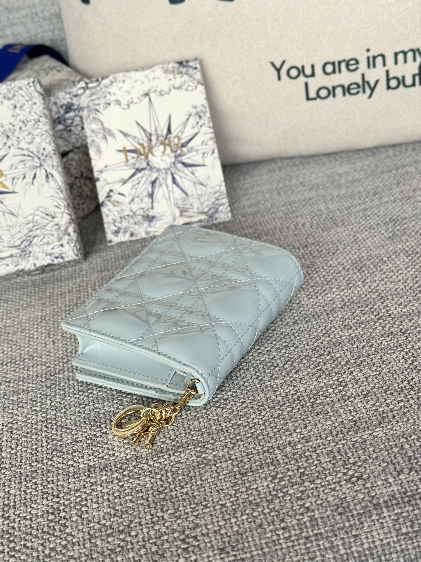 Luxury DiorCaro 11cm Compact Wallet Shiny Cloud Blue Calfskin