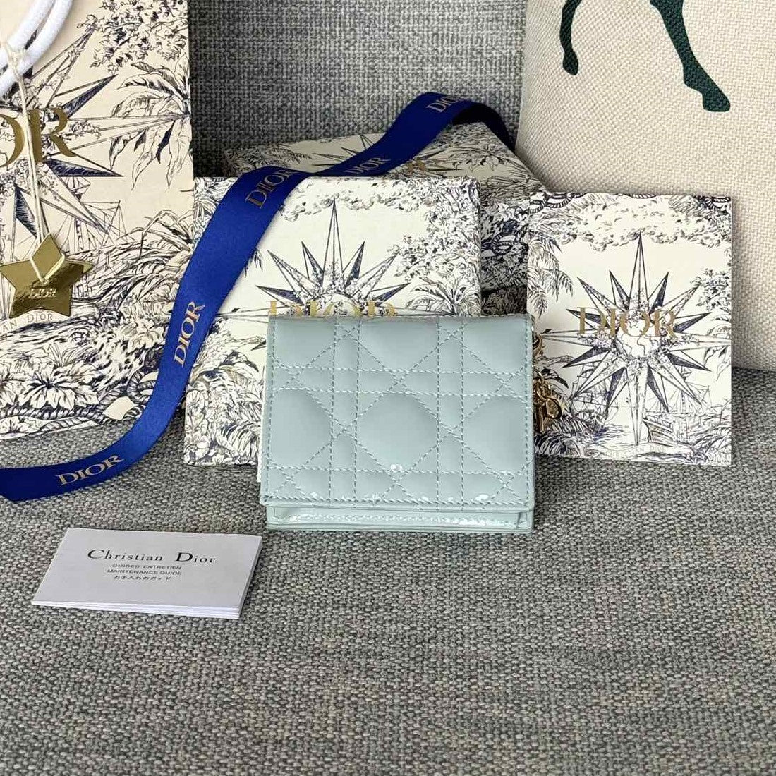 Luxury DiorCaro 11cm Compact Wallet Shiny Cloud Blue Calfskin