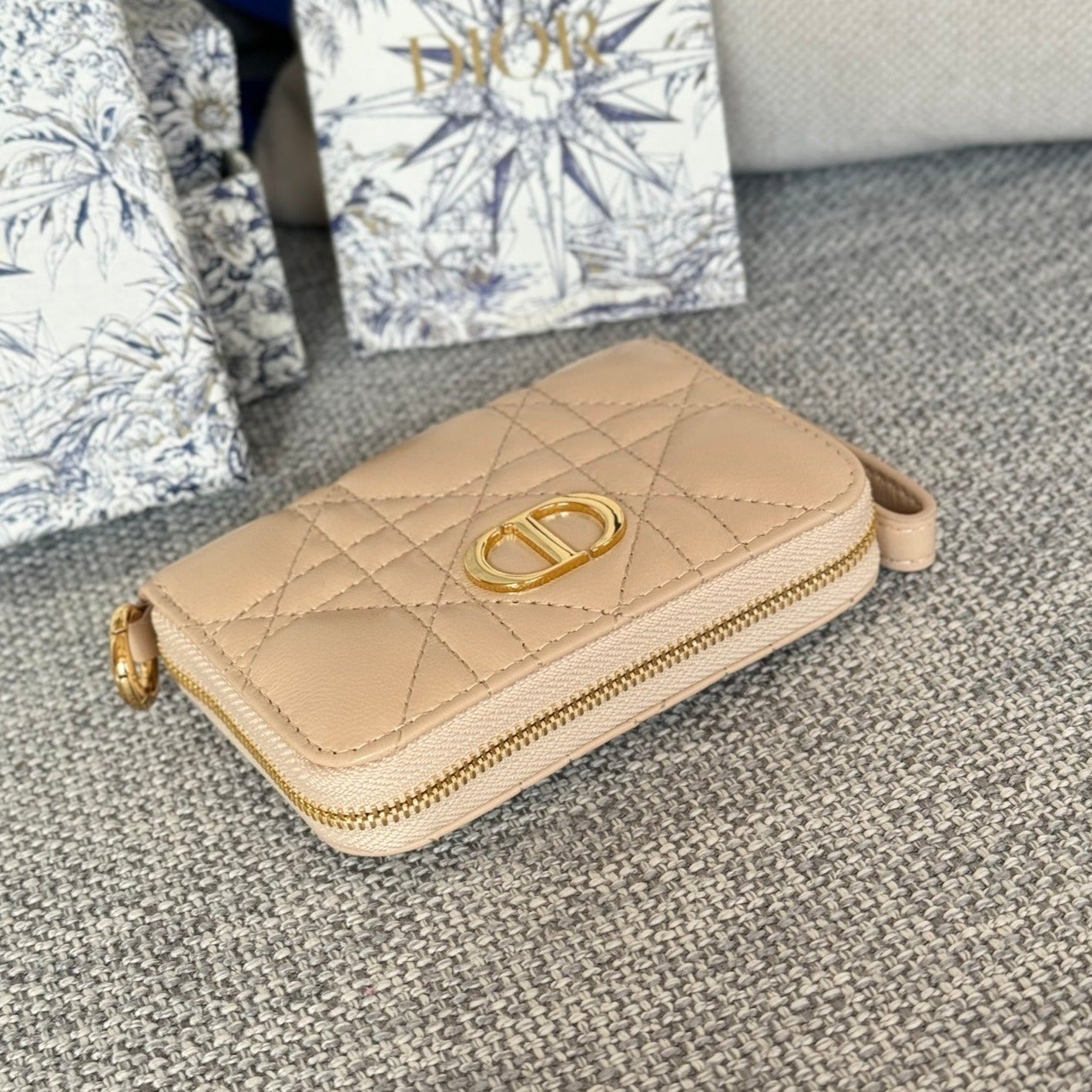 Luxury DiorLogo Caro 11cm Compact Wallet Beige Calfskin