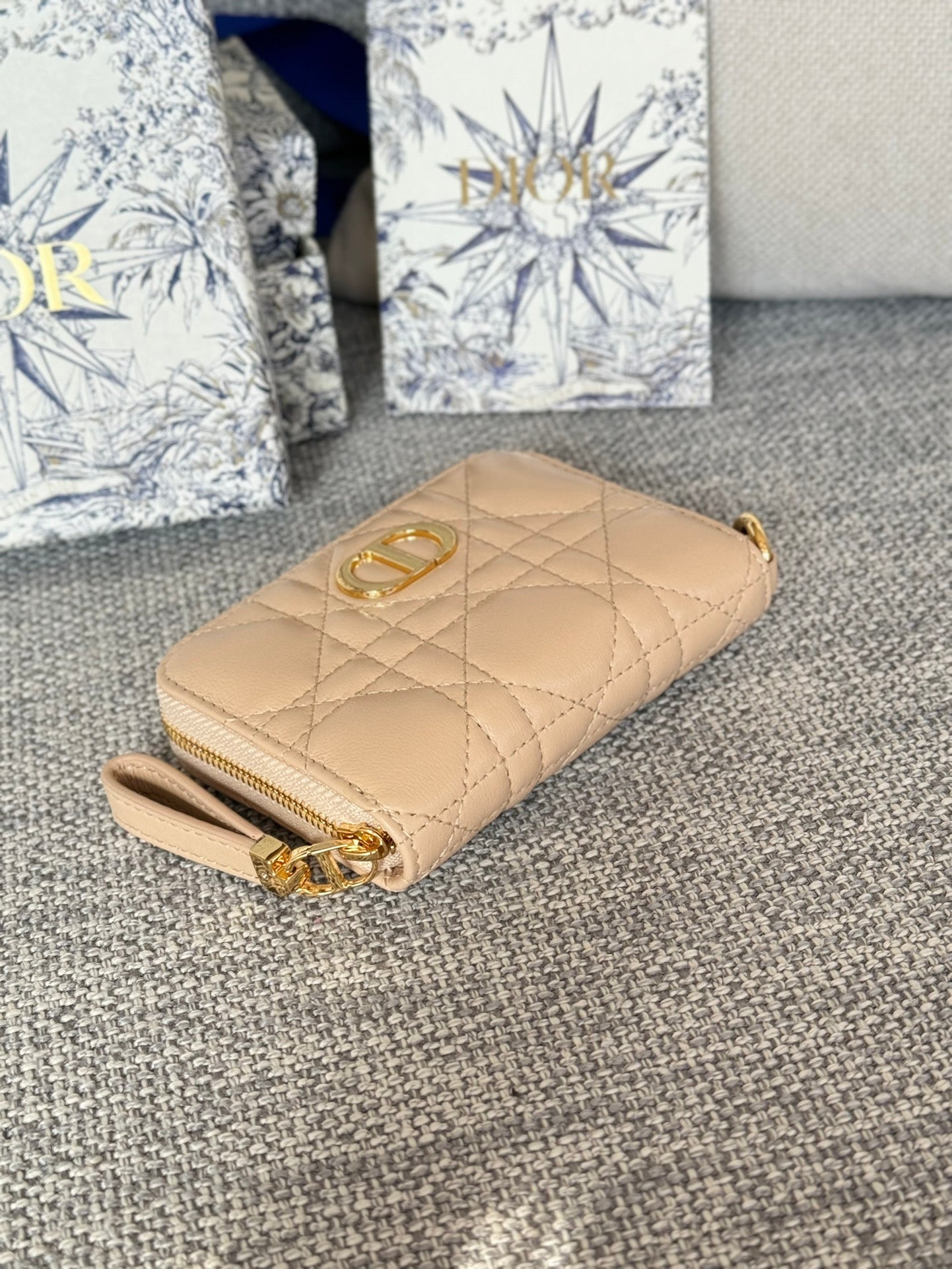 Luxury DiorLogo Caro 11cm Compact Wallet Beige Calfskin