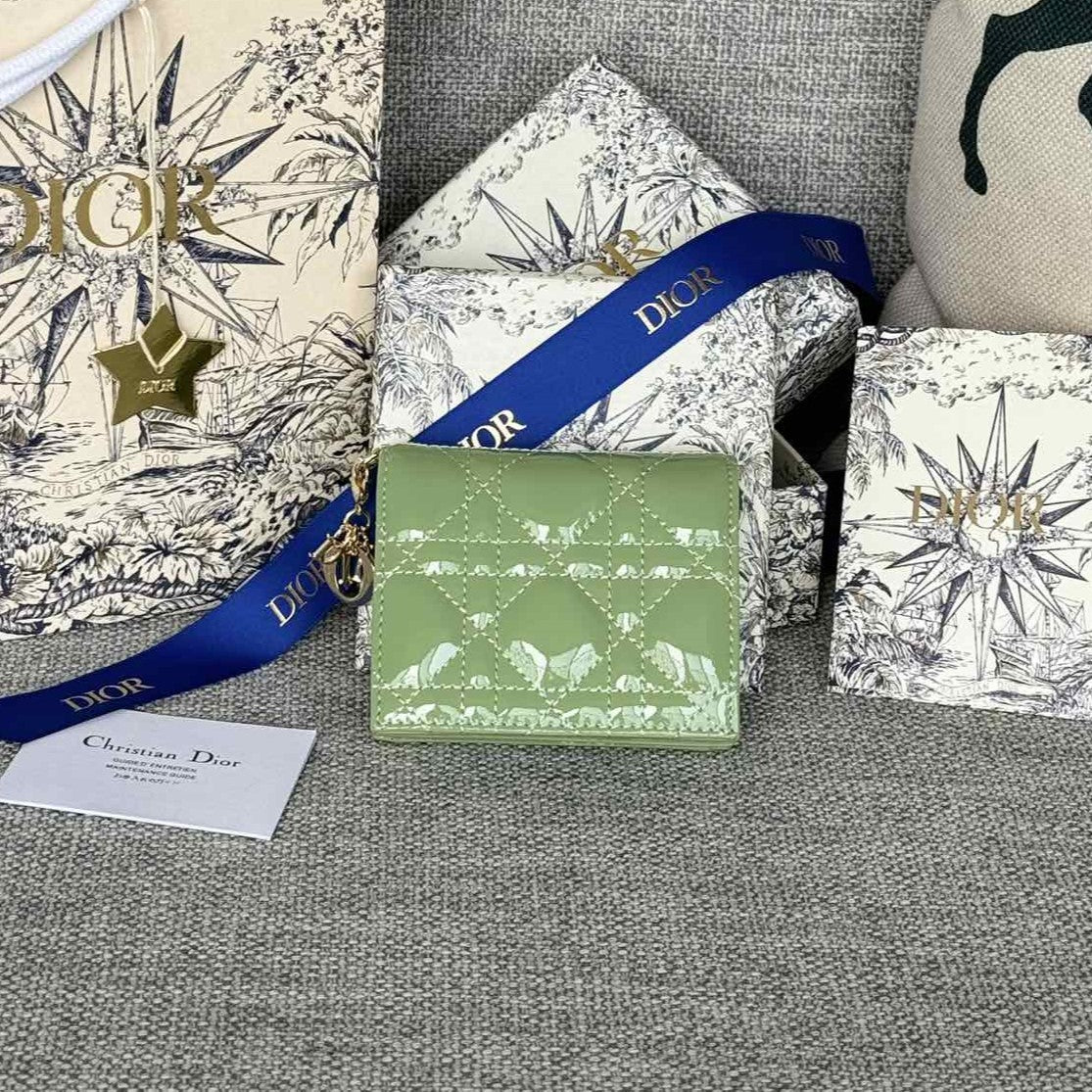 Luxury DiorCaro 11cm Compact Wallet Shiny Green Calfskin