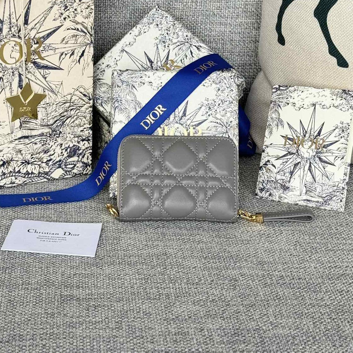 Luxury DiorLogo Caro 11cm Compact Wallet Grey Calfskin
