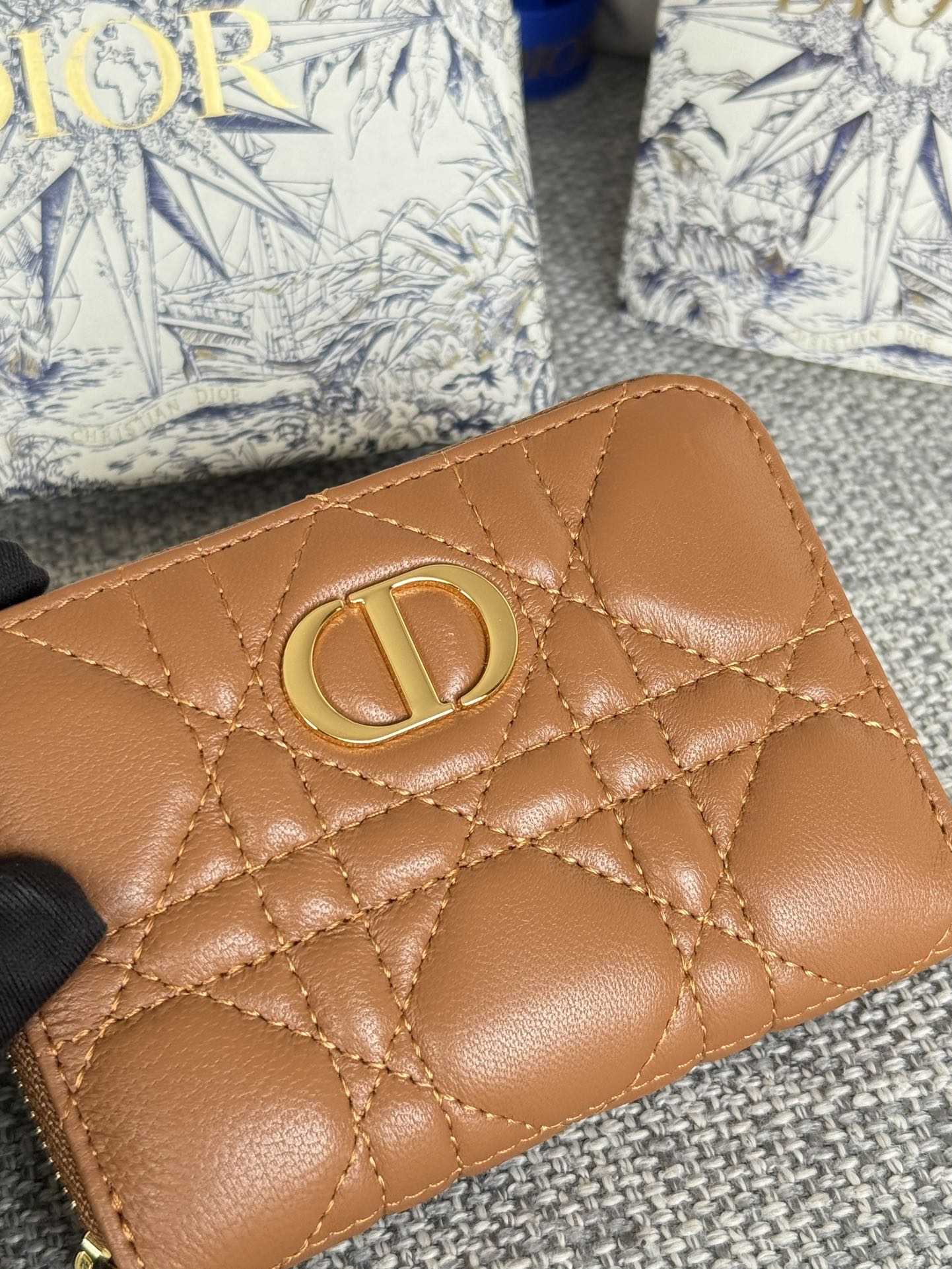 Luxury DiorLogo Caro 11cm Compact Wallet Gold Calfskin