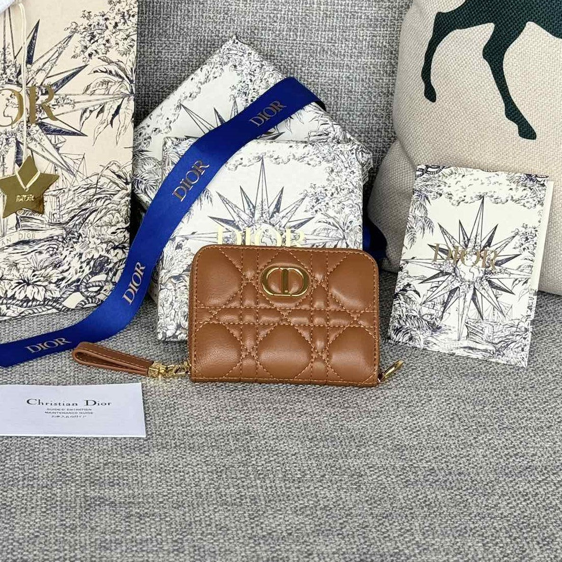 Luxury DiorLogo Caro 11cm Compact Wallet Gold Calfskin