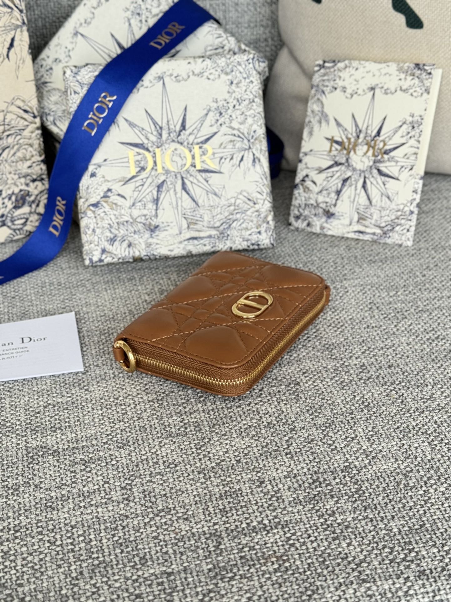 Luxury DiorLogo Caro 11cm Compact Wallet Gold Calfskin