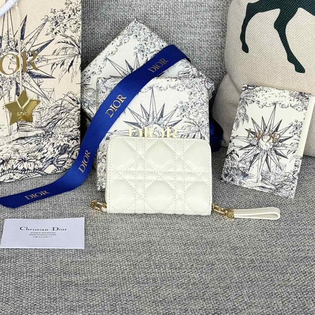 Luxury DiorLogo Caro 11cm Compact Wallet White Calfskin