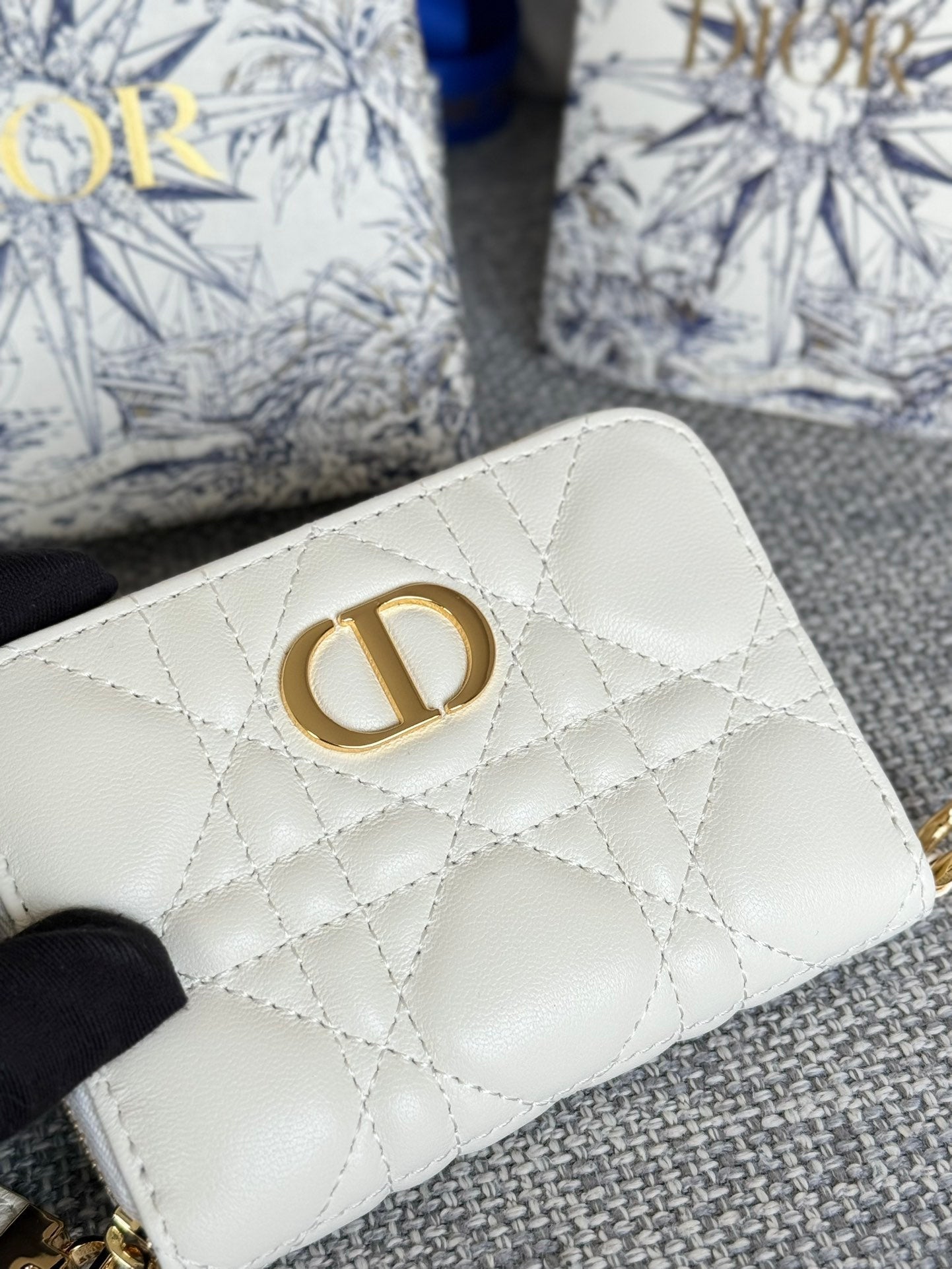 Luxury DiorLogo Caro 11cm Compact Wallet White Calfskin