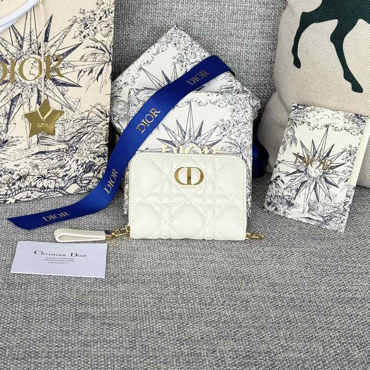 Luxury DiorLogo Caro 11cm Compact Wallet White Calfskin