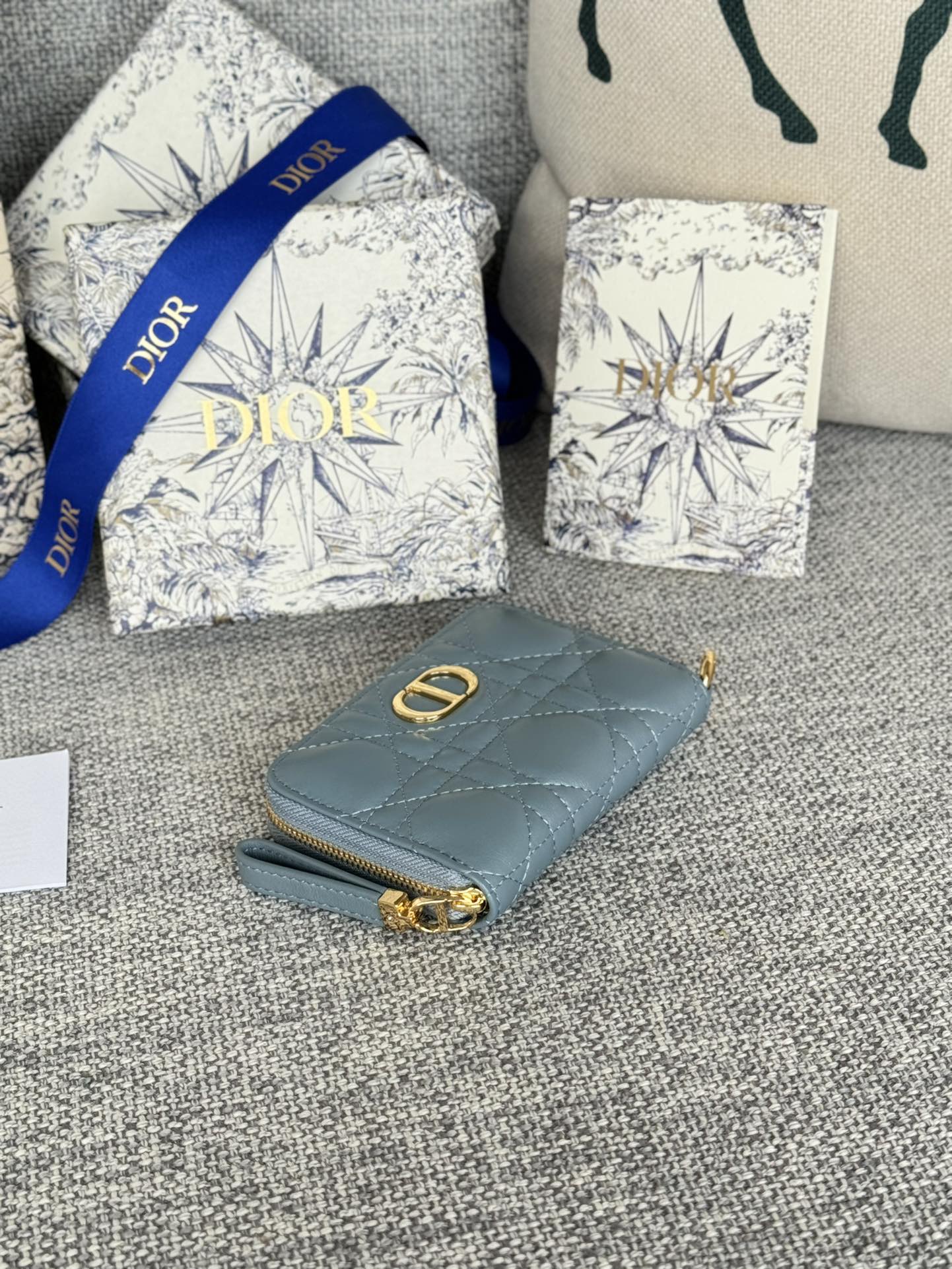 Luxury DiorLogo Caro 11cm Compact Wallet Cloud Blue Calfskin
