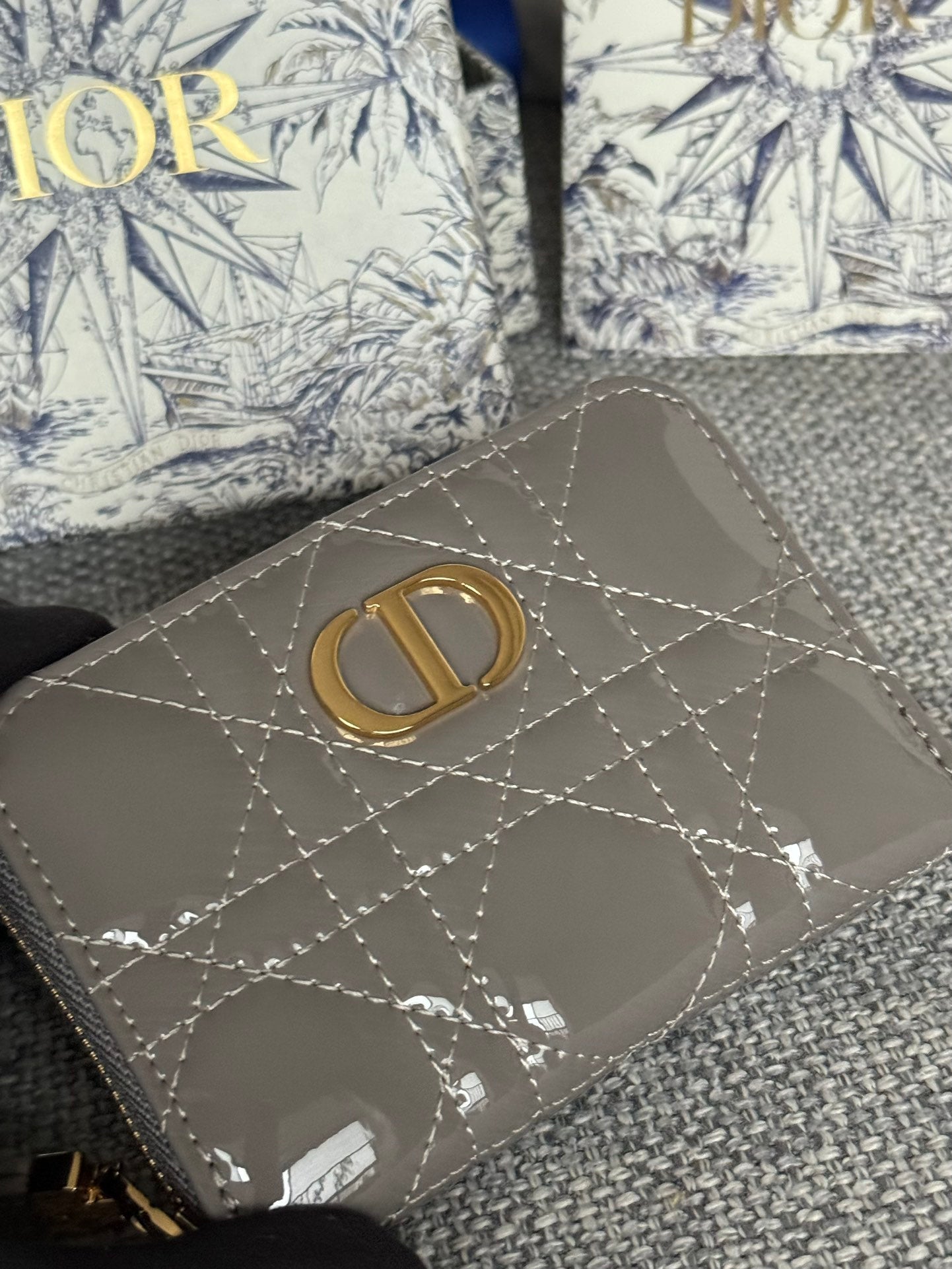 Luxury DiorLogo Caro 11cm Compact Wallet Shiny Grey Calfskin