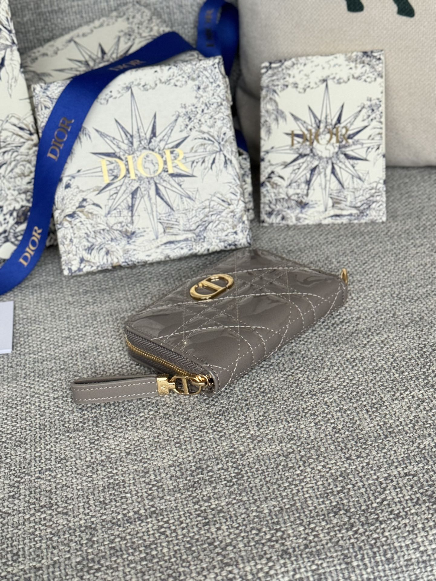 Luxury DiorLogo Caro 11cm Compact Wallet Shiny Grey Calfskin