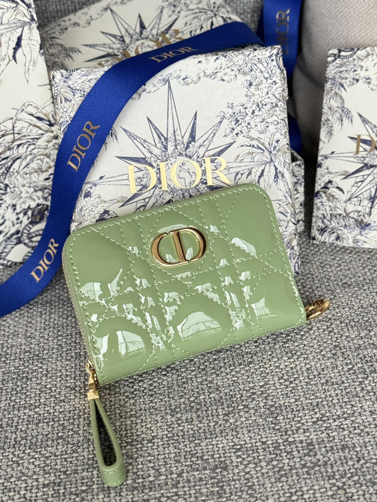Luxury DiorLogo Caro 11cm Compact Wallet Shiny Green Calfskin