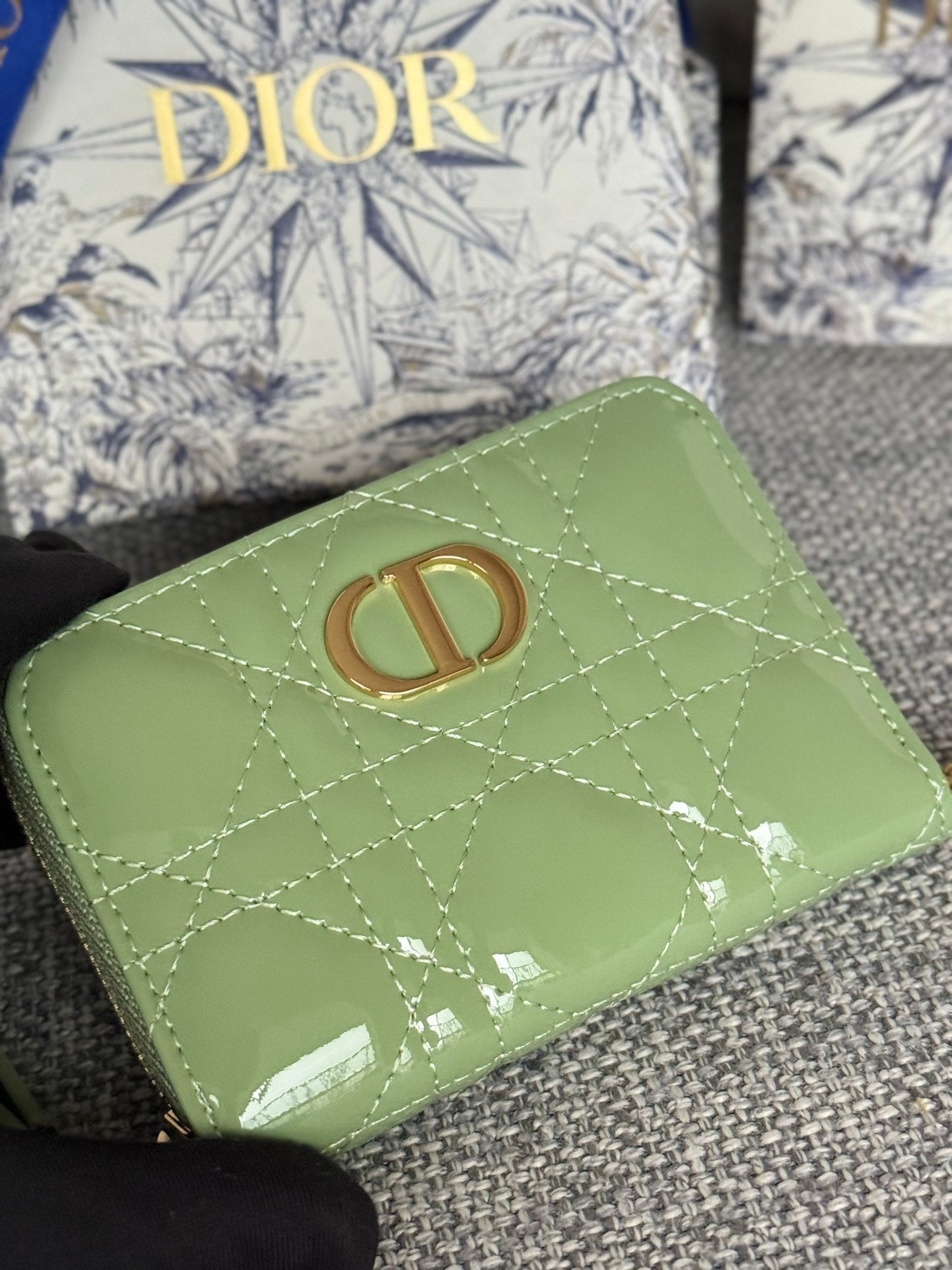 Luxury DiorLogo Caro 11cm Compact Wallet Shiny Green Calfskin