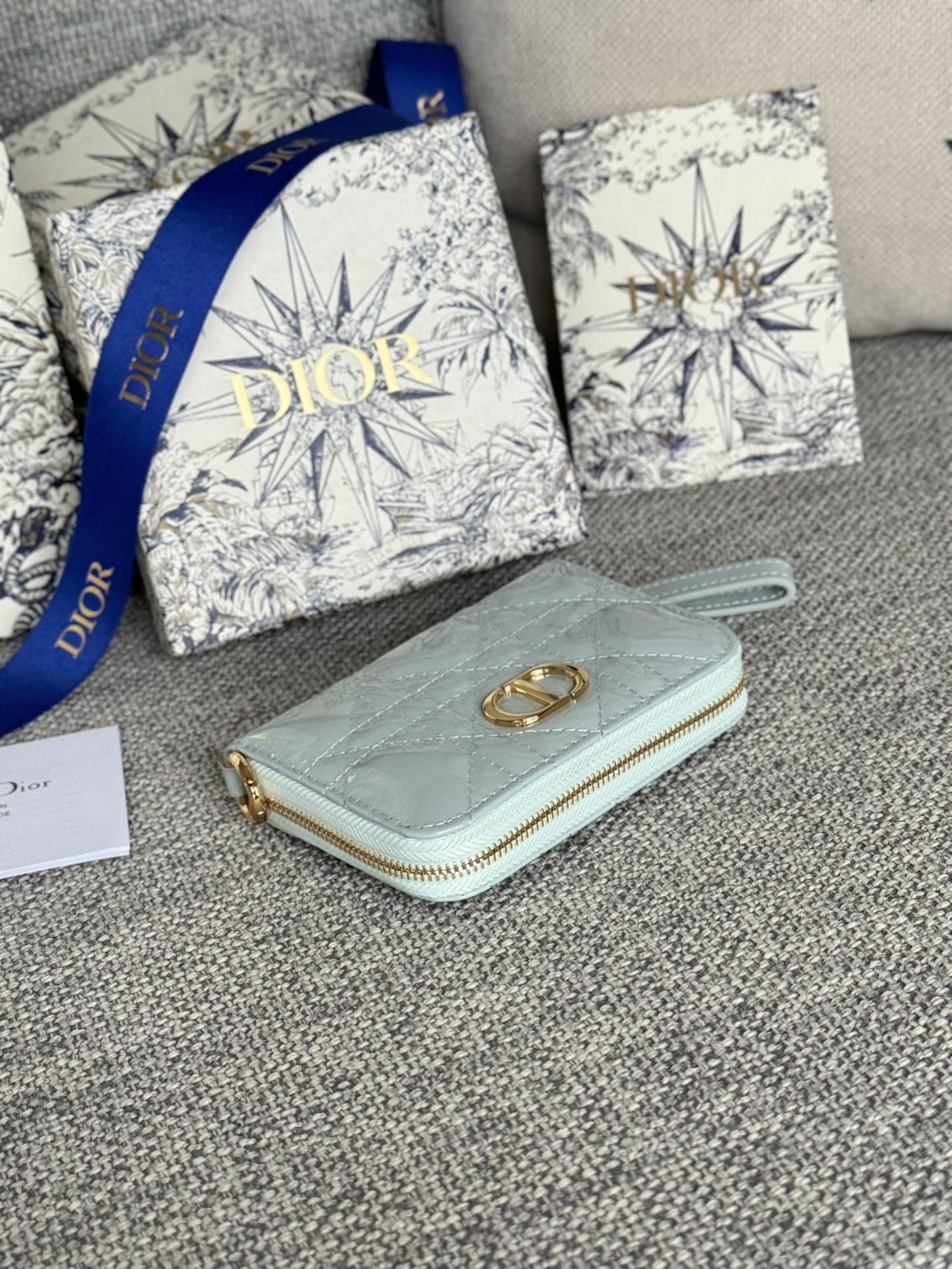 Luxury DiorLogo Caro 11cm Compact Wallet Shiny Cloud Blue Calfskin