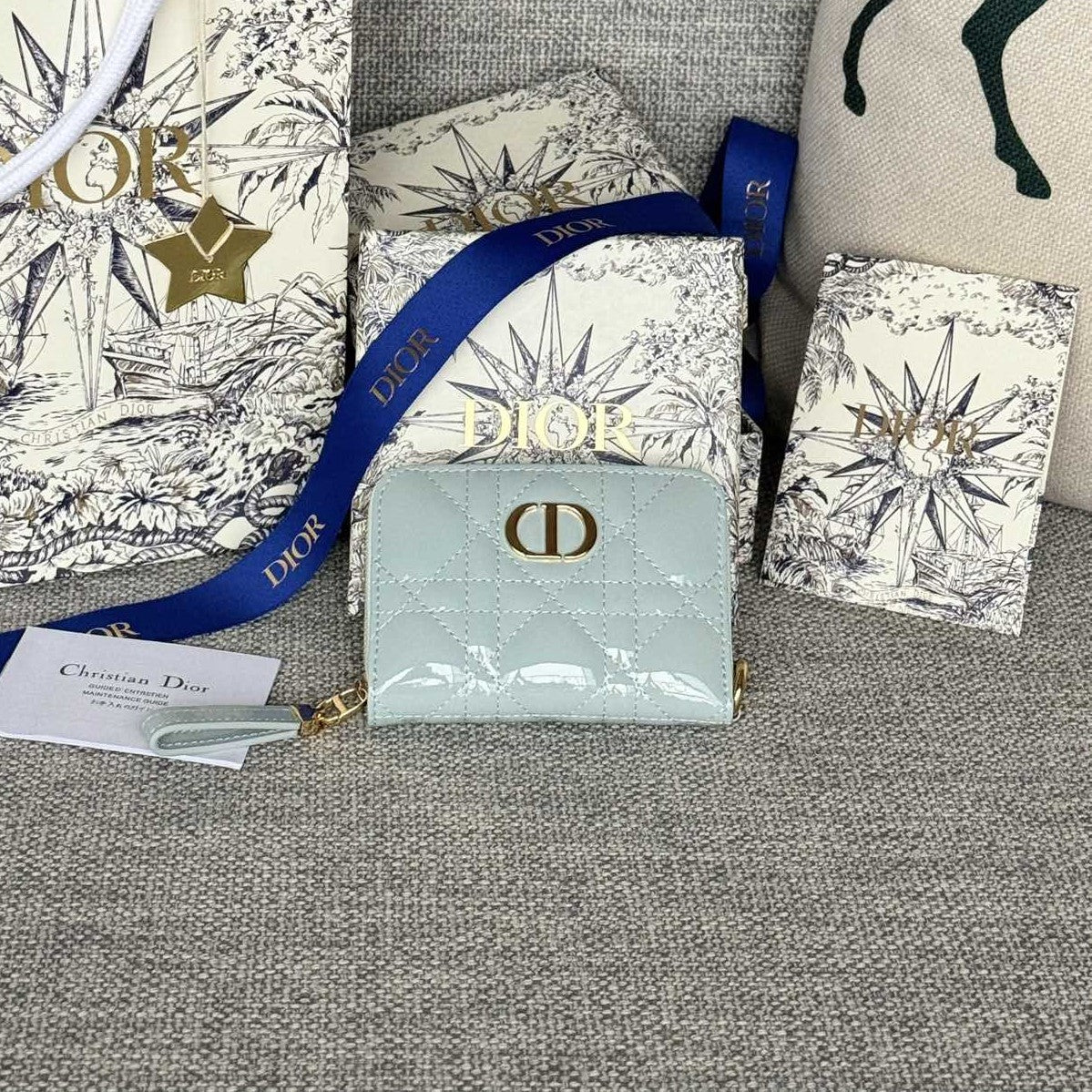 Luxury DiorLogo Caro 11cm Compact Wallet Shiny Cloud Blue Calfskin