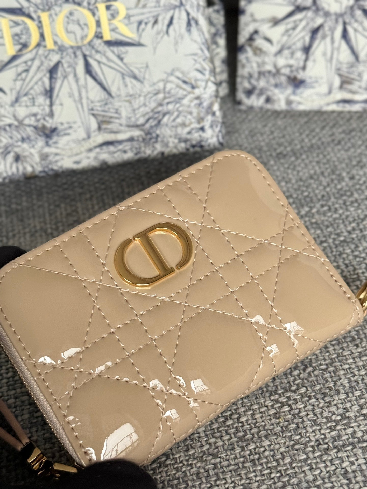 Luxury DiorLogo Caro 11cm Compact Wallet Shiny Beige Calfskin
