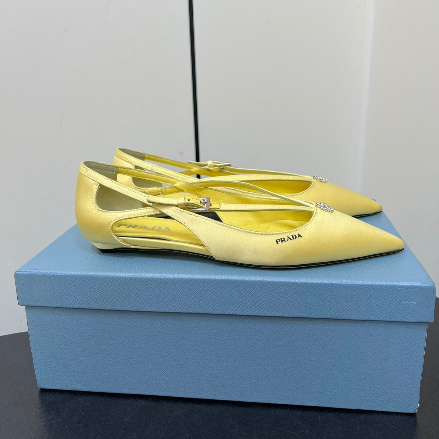 Luxury PradaCUT-OUT BALLERINA FLAT IN LIGHT YELLOW SATIN ATTACHED BEAD BUCKLE