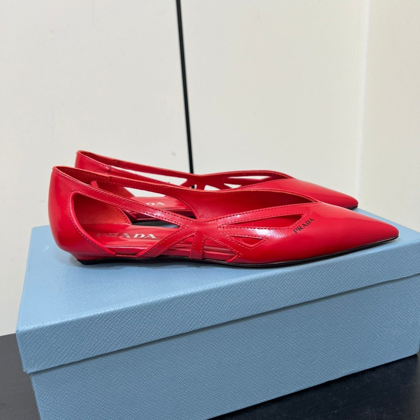 Luxury PradaBRUSHED CUT-OUT BALLERINA FLAT IN RED CALFSKIN