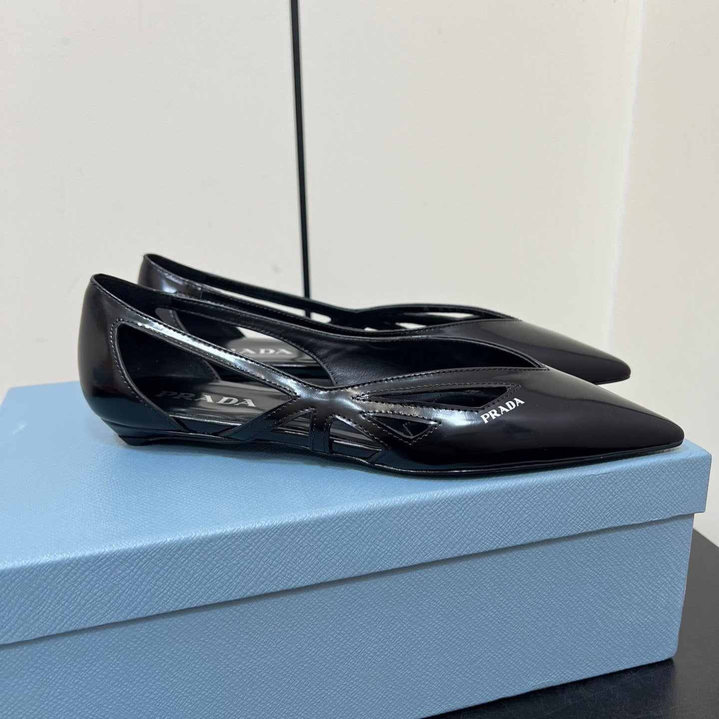 Luxury PradaBRUSHED CUT-OUT BALLERINA FLAT IN BLACK CALFSKIN