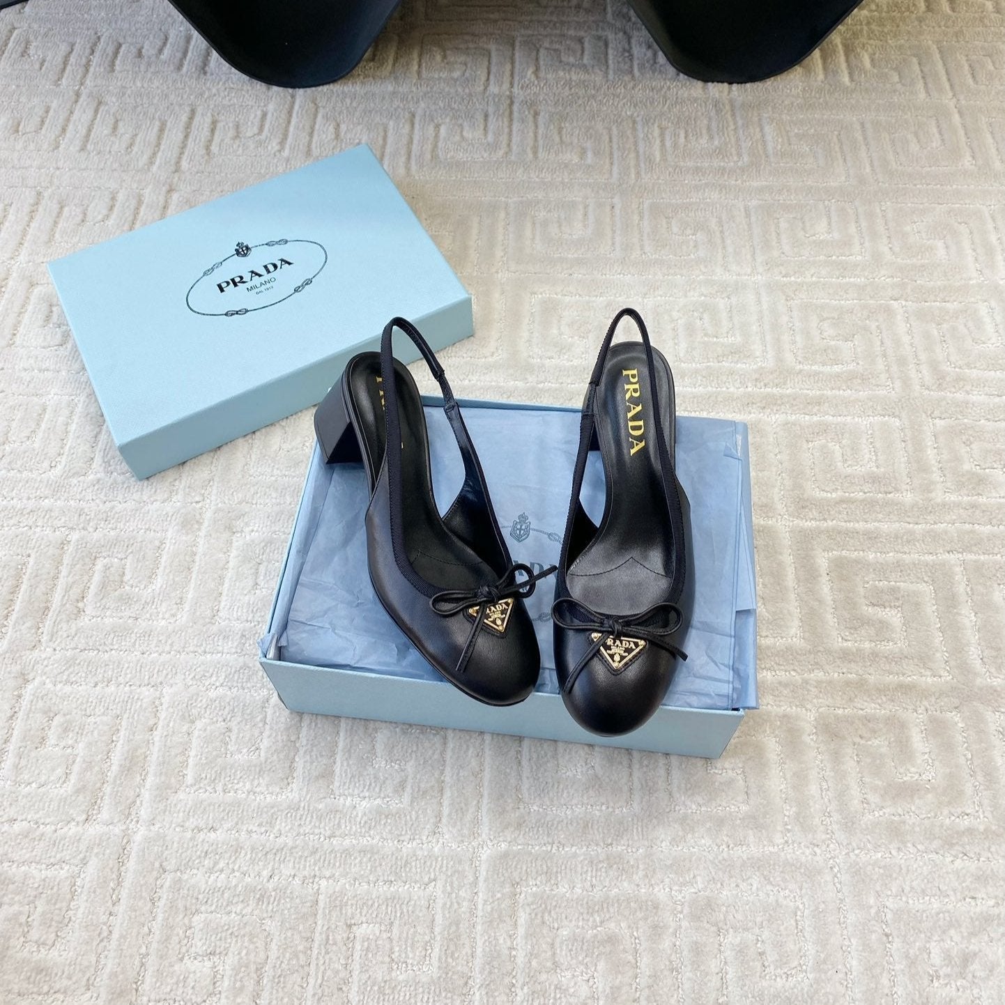 Luxury PradaTRIANGLE LOGO SLINGBACK PUMPS WITH BOW IN BLACK CALFSKIN