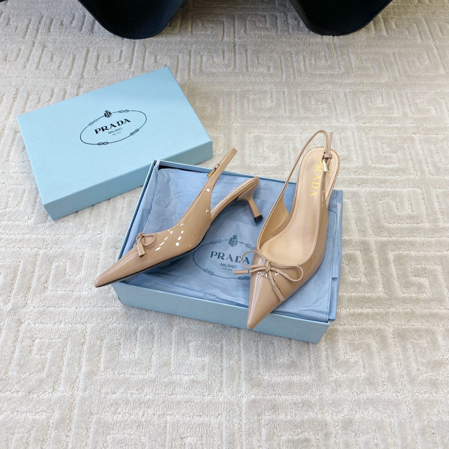 Luxury PradaSLINGBACK PUMPS ATTACHED BOW IN BEIGE GLOSSY CALFSKIN