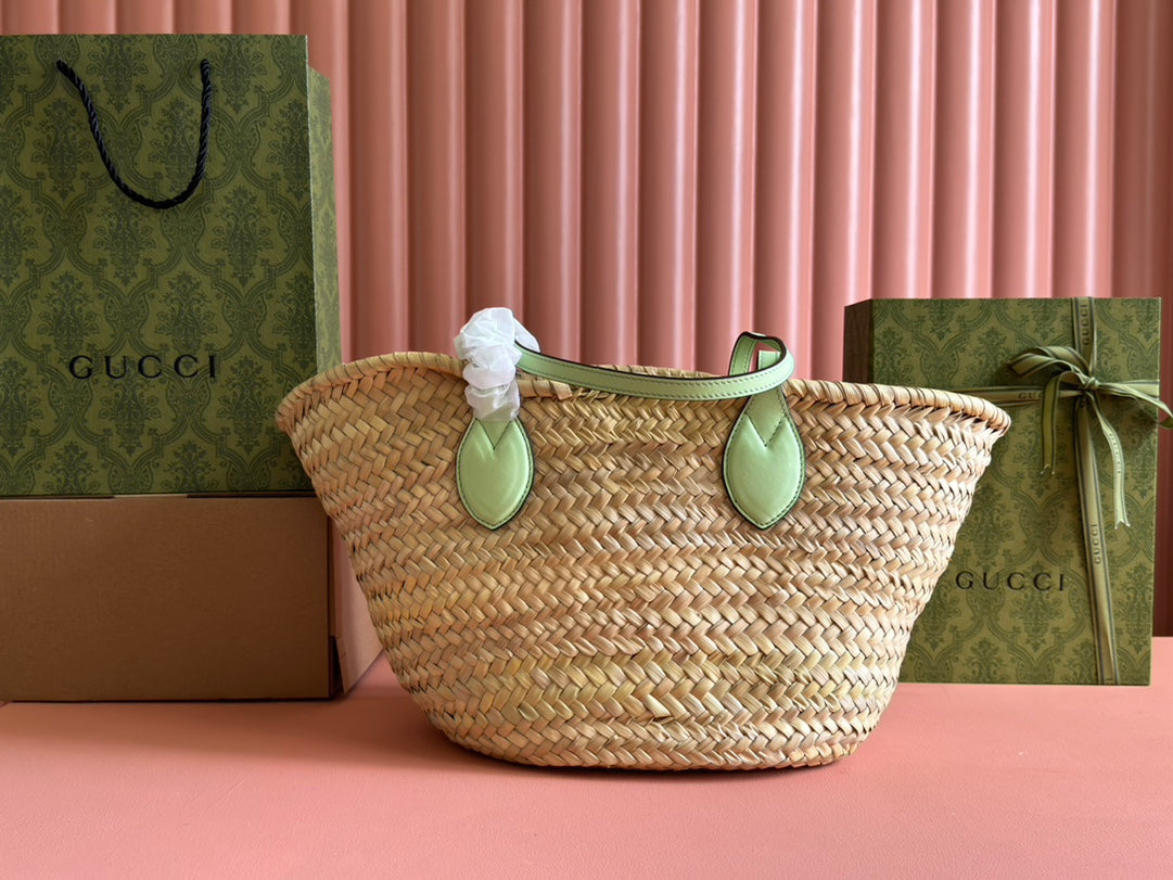 Luxury Gucci SMALL TOTE BAG 26 WITH LOGO IN NATURAL-COLORED STRAW AND LIGHT GREEN CALFSKIN HANDLE