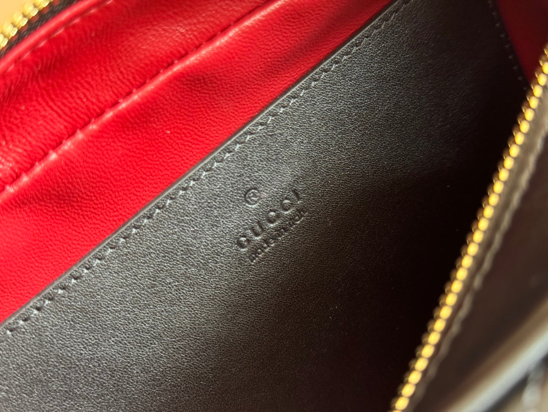 Luxury Gucci MARMONT SMALL SHOULDER BAG 24 IN BLACK CALFSKIN GOLD HARDWARE