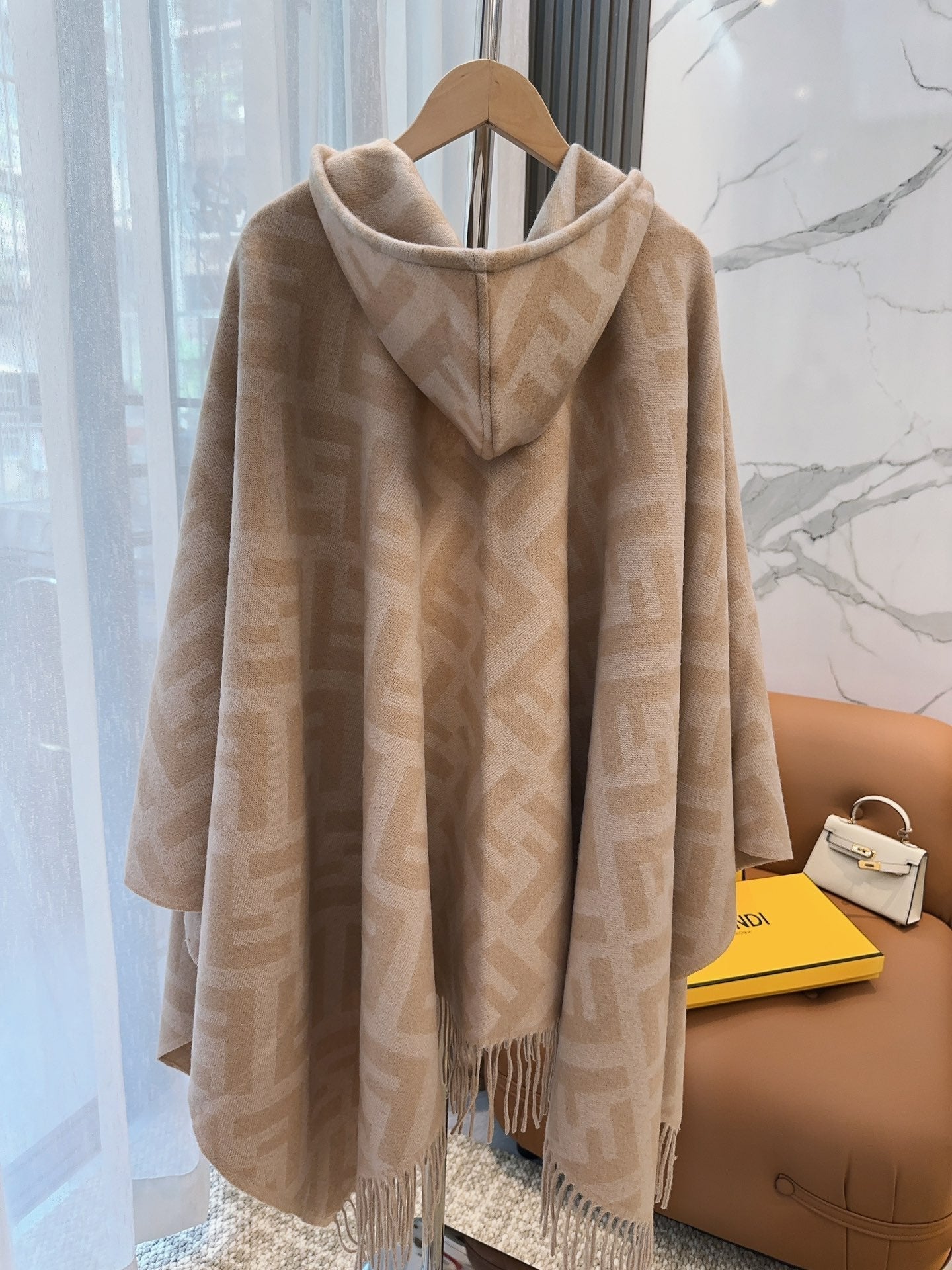Luxury FendiFF PONCHO IN TUSCAN BEIGE CASHMERE 413684