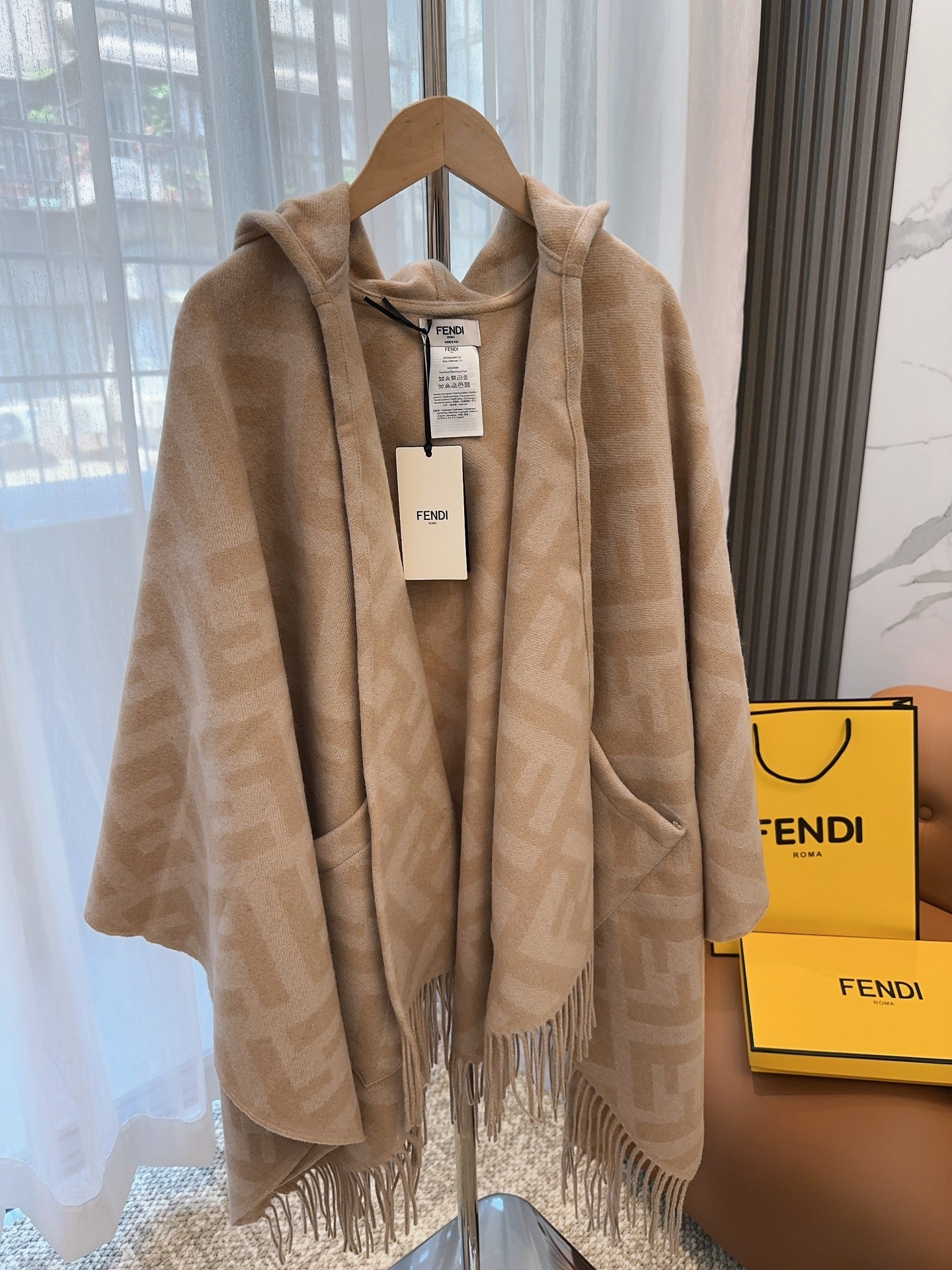Luxury FendiFF PONCHO IN TUSCAN BEIGE CASHMERE 413684