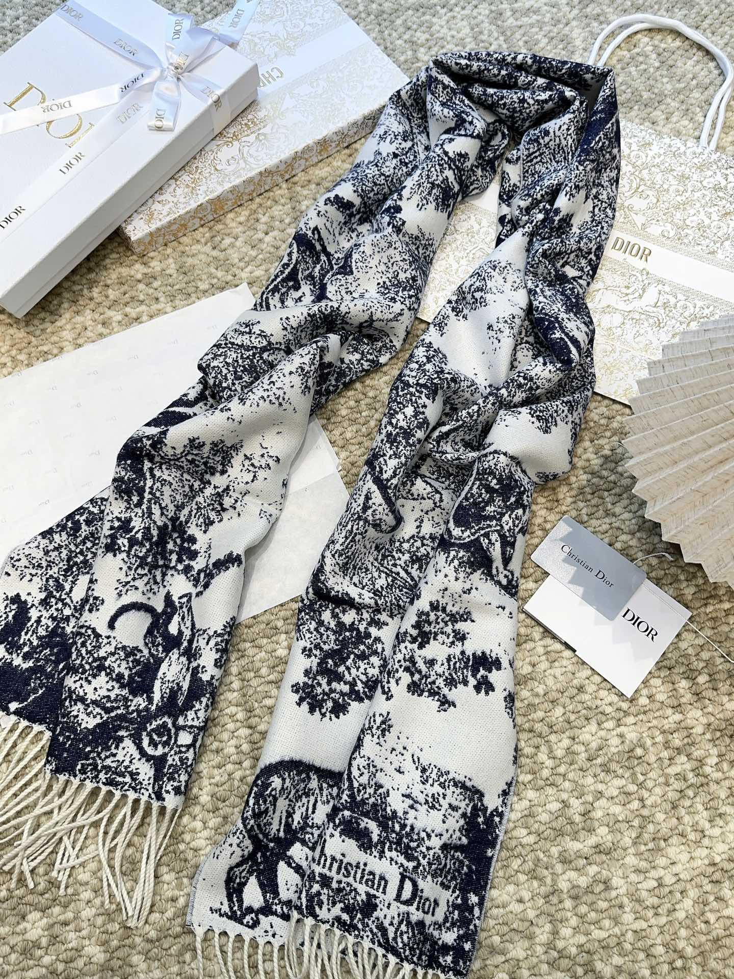 Luxury DiorSCARF 220 CM IN NAVY BLUE MIX WHITE MONOGRAM CASHMERE AND WOOL 413656