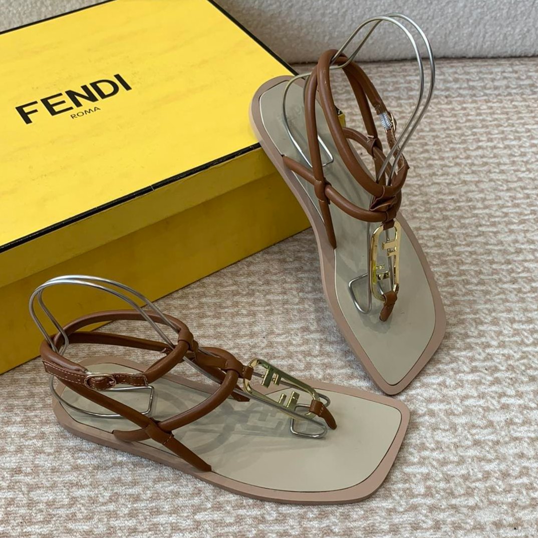 Luxury FendiLuxury FendiO'LOCK THONG SANDAL BROWN CALFSKIN WITH GOLD HARDWARE