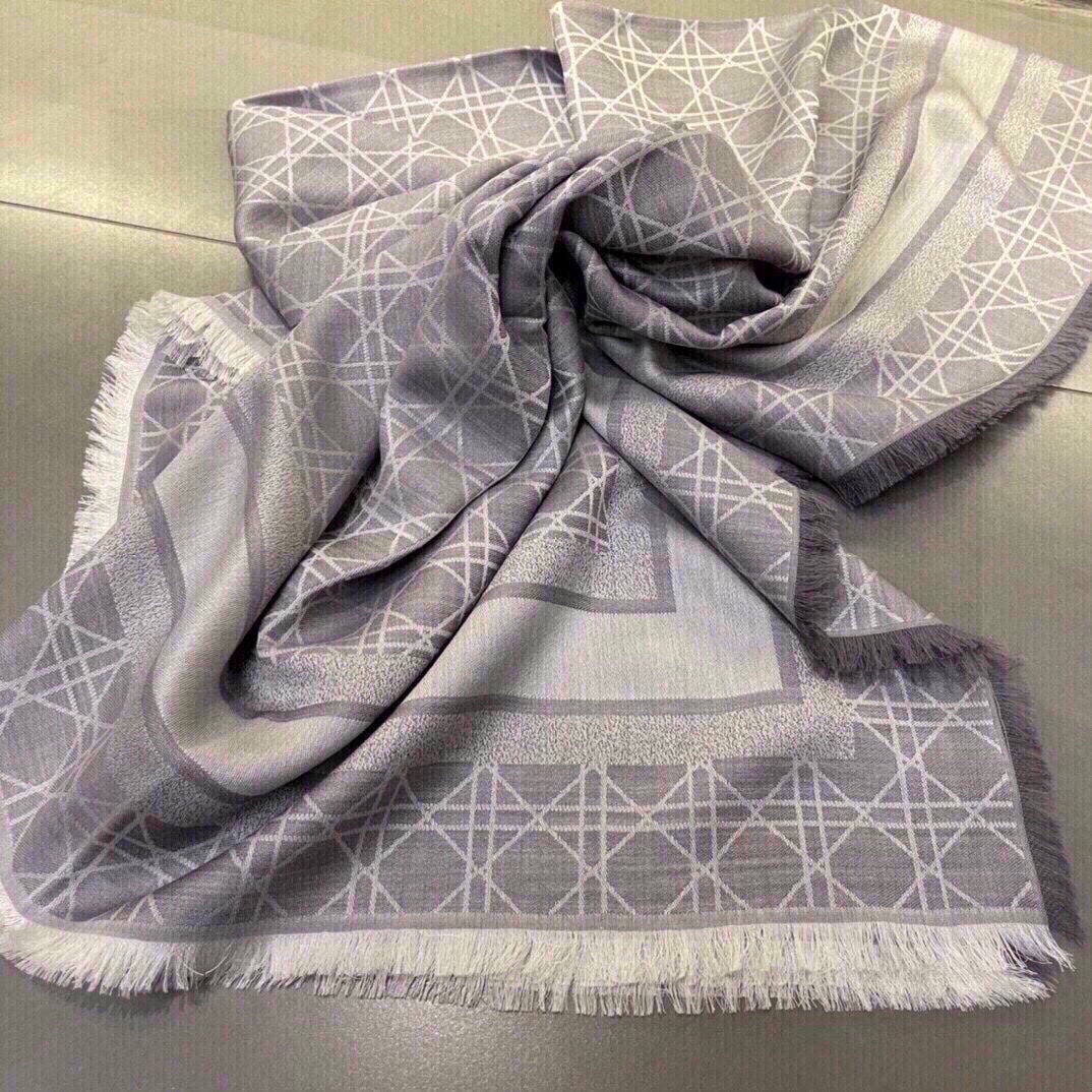 Luxury DiorSQUARE SCARF 140 CM IN LIGHT PURPLE MIX WHITE  WOOL AND SILK  415456