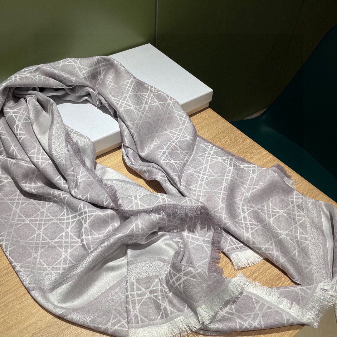 Luxury DiorSQUARE SCARF 140 CM IN LIGHT PURPLE MIX WHITE  WOOL AND SILK  415456