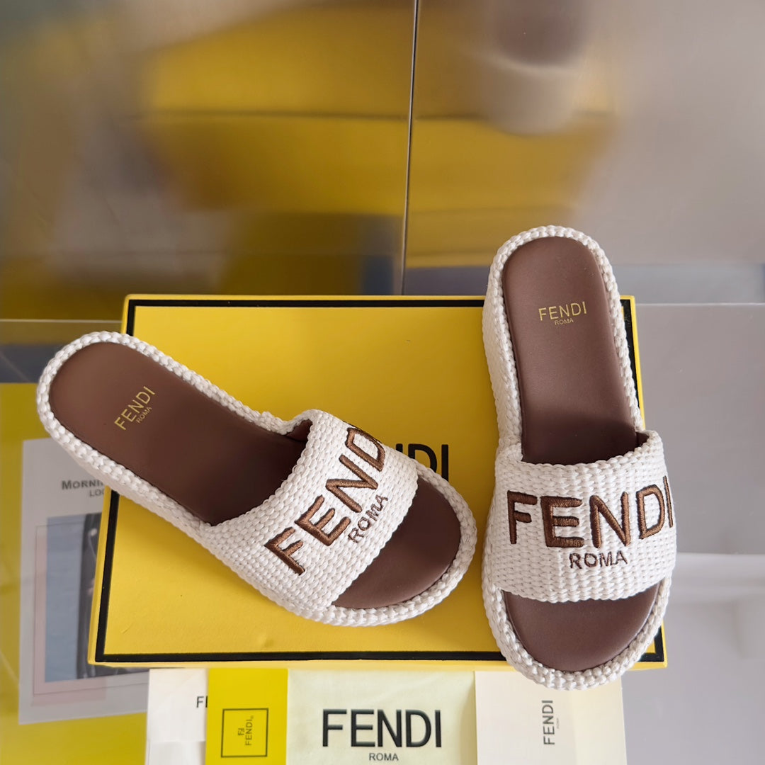 Luxury FendiLuxury FendiPLATFORM WEDGES IN WHITE RAFFIA WITH BROWN EMBROIDERED LOGO