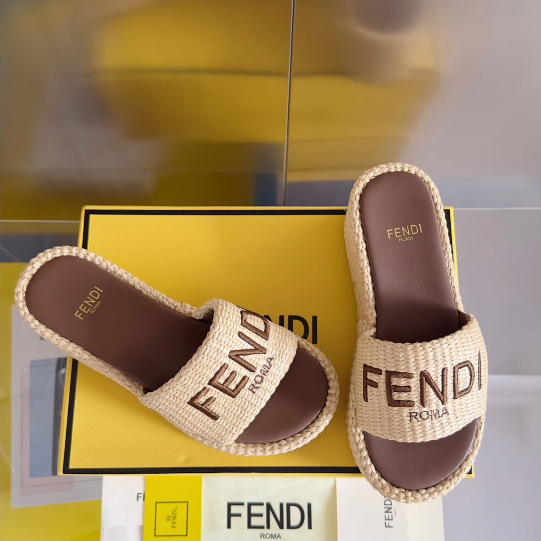 Luxury FendiLuxury FendiPLATFORM WEDGES IN BEIGE RAFFIA WITH BROWN EMBROIDERED LOGO