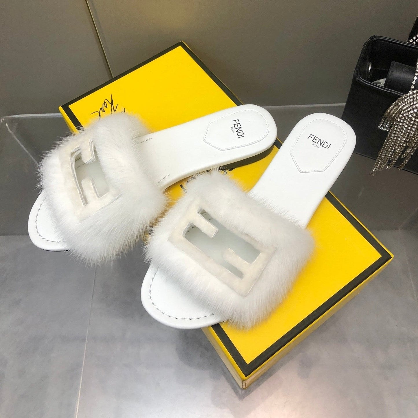 Luxury FendiLuxury FendiBAGUETTE MINK SLIDE SLIPPER IN WHITE FUR