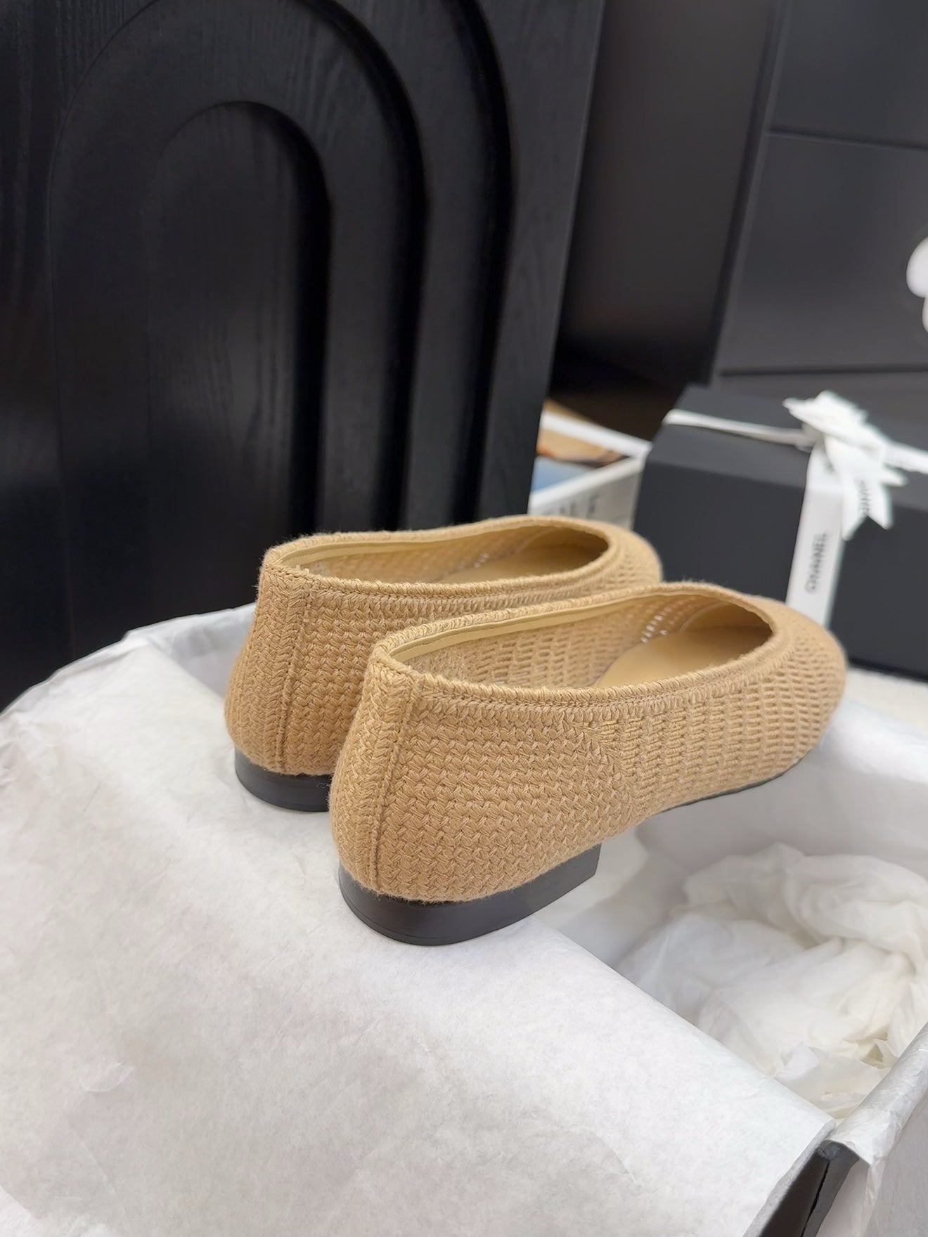 Luxury Chanel 25 Ballet Flat Beige Raffia