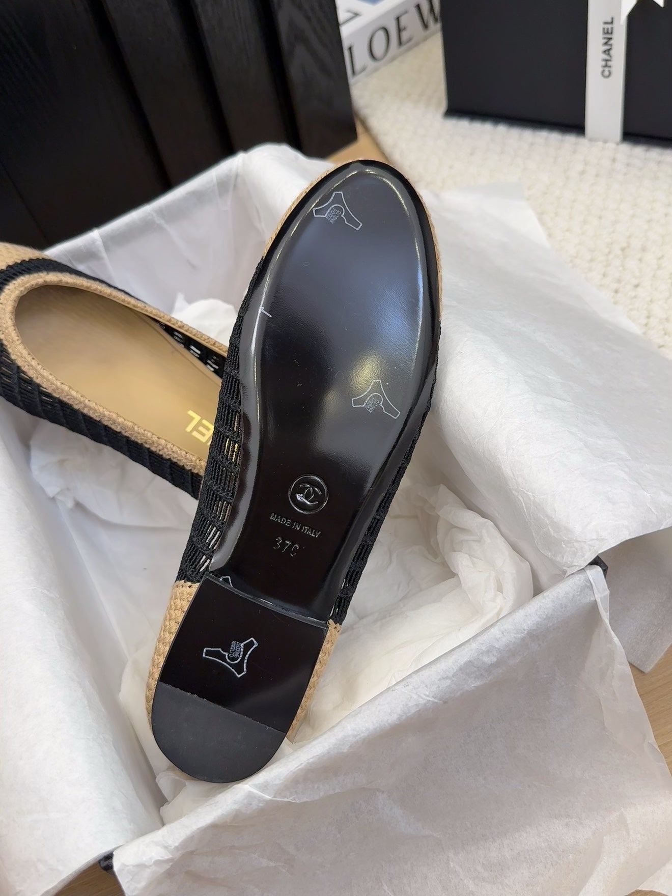 Luxury Chanel 25 Ballet Flat Beige Black Raffia