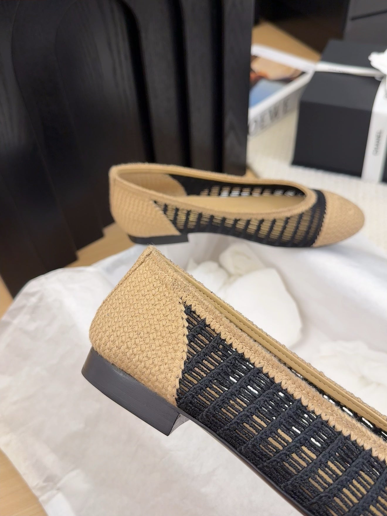 Luxury Chanel 25 Ballet Flat Beige Black Raffia