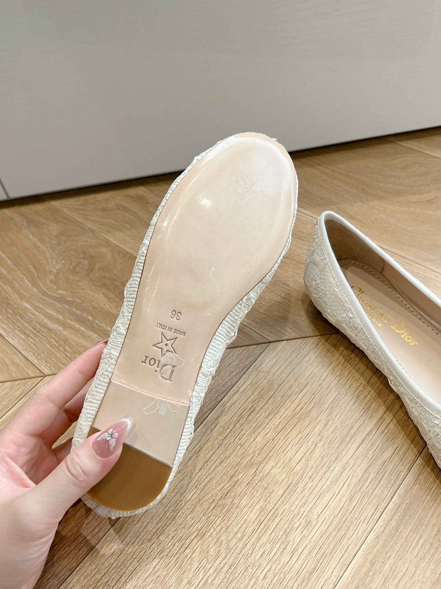 Luxury Diorballet flat white sedge mop front