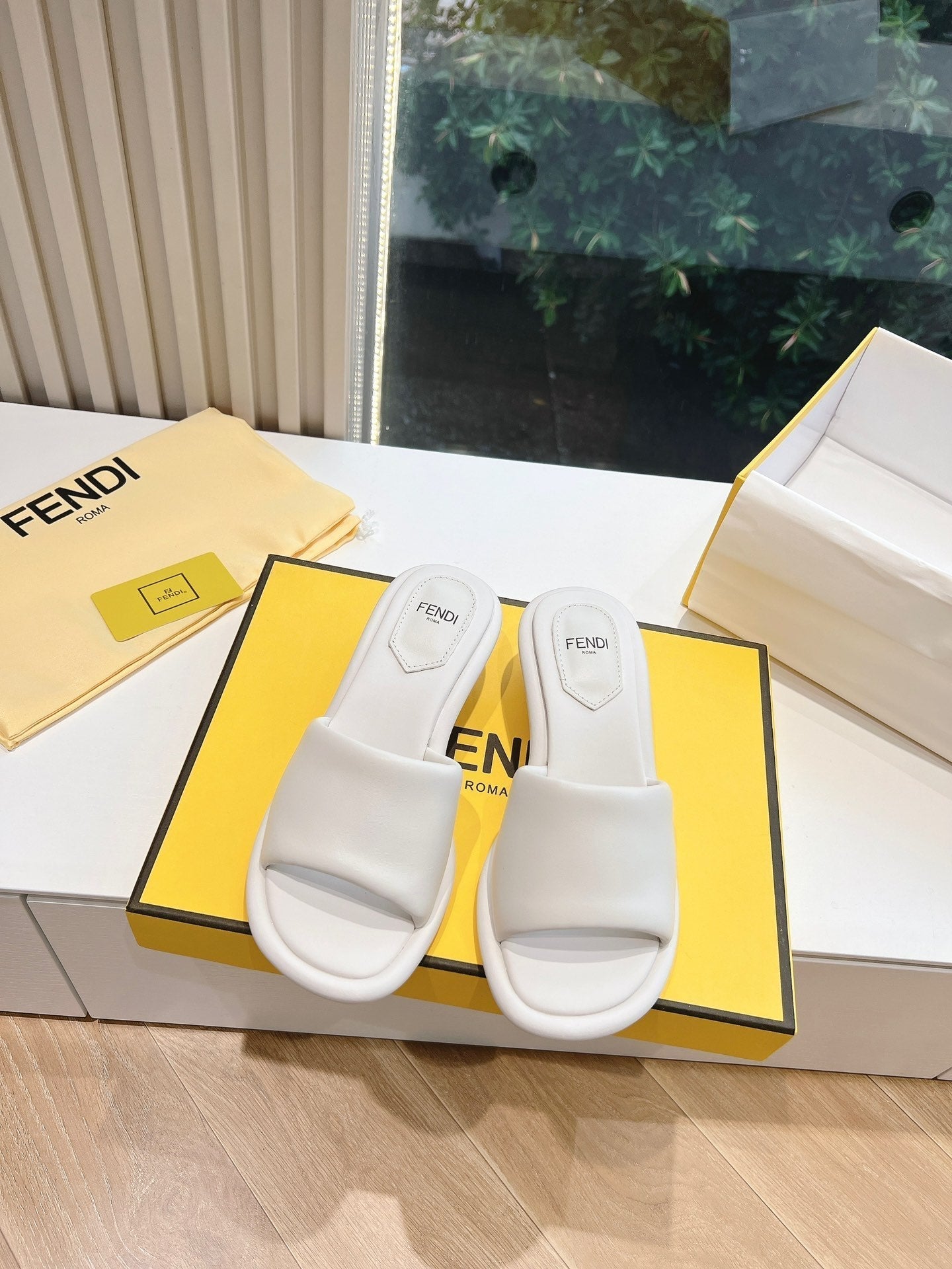Luxury FendiFF Baguette Slides Women 45 Nappa Leather White