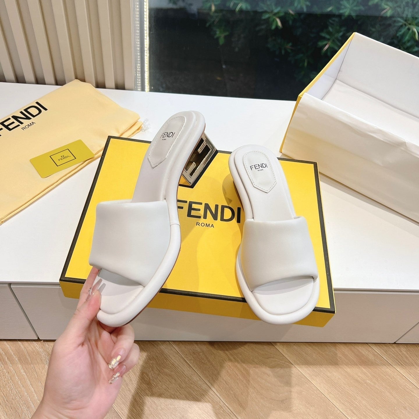 Luxury FendiFF Baguette Slides Women 45 Nappa Leather White